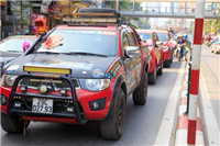 Dàn 'siêu xe' bán tải rầm rộ rước dâu tại Hà Nội